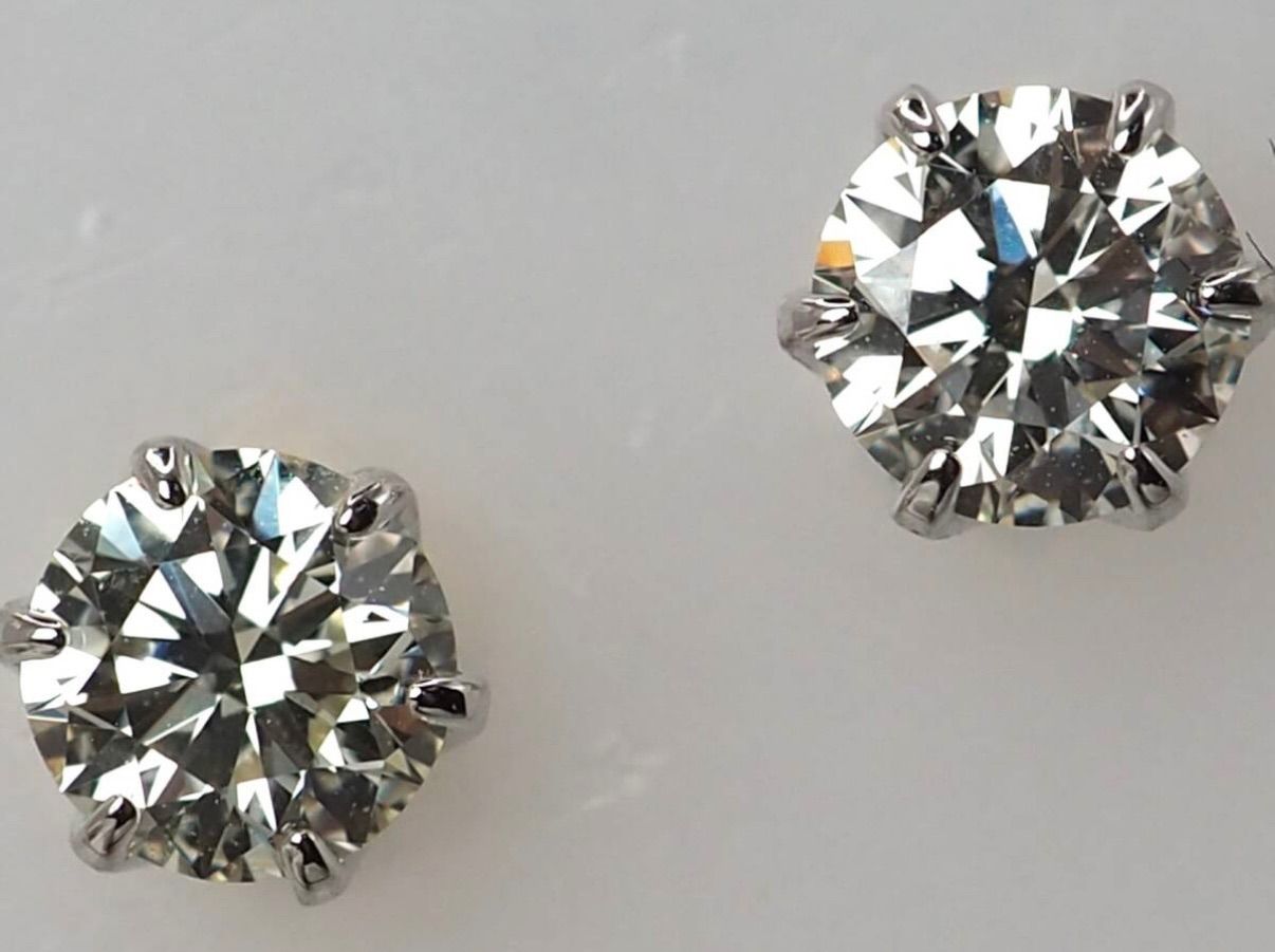 鑑定書付きPT 900天然ダイヤモンド0.514 ctピアス H-C L VS 2 ハイグレードダイヤモンド ソリティア