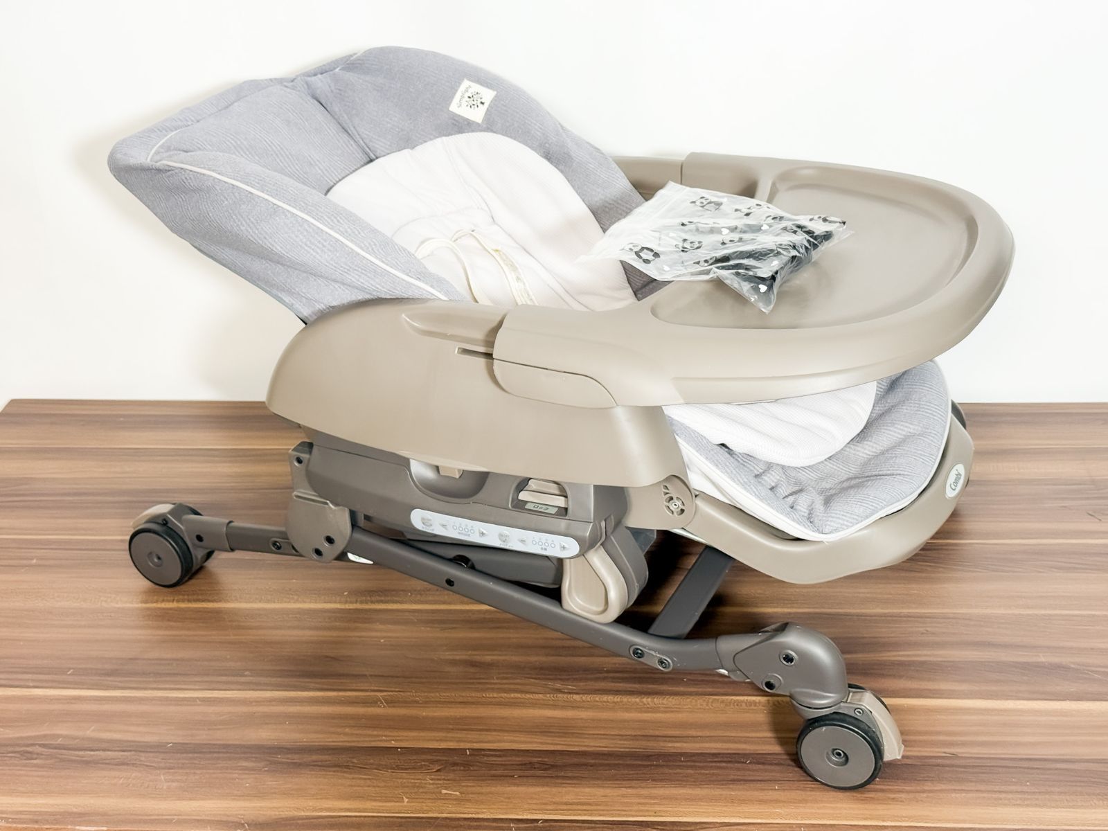 Combi ネムリラAT ハイローチェア テーブル付