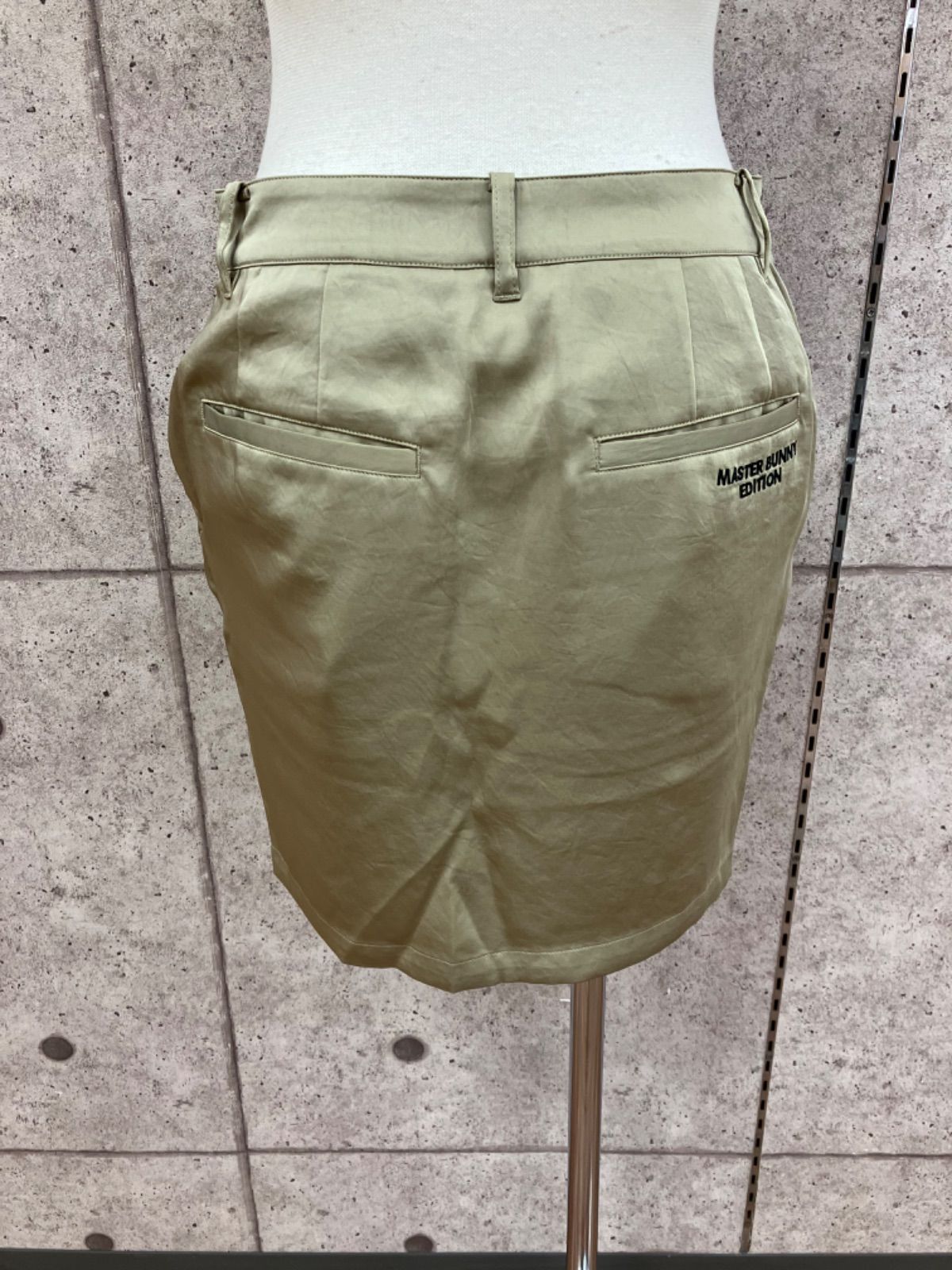 GF 1 マスターバニーエディション MASTER BUNNY EDITION ゴルフウェア スカート ベージュ 光沢あり