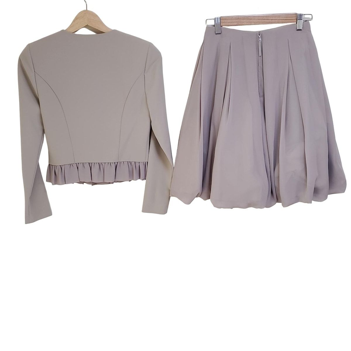 FOXEY YORK フォクシーニューヨーク スカートスーツ レディース - 26685-AVAZ 15 グレーベージュ フリル バルーンスカート