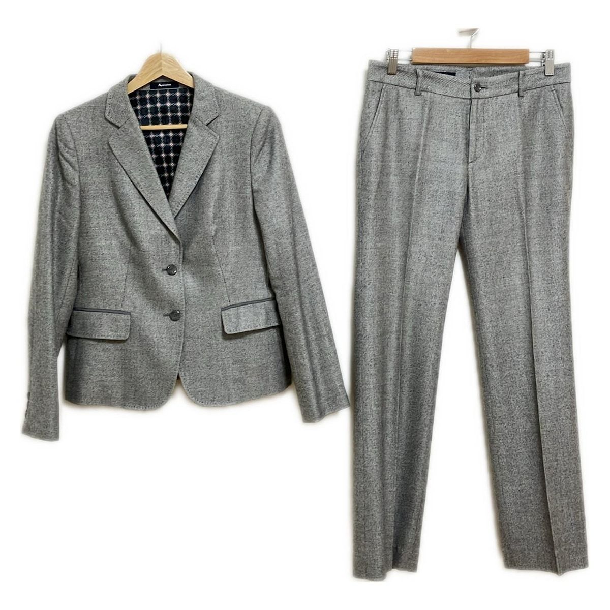 Aquascutum アクアスキュータム レディースパンツスーツ レディース ライトグレー グレー 黒