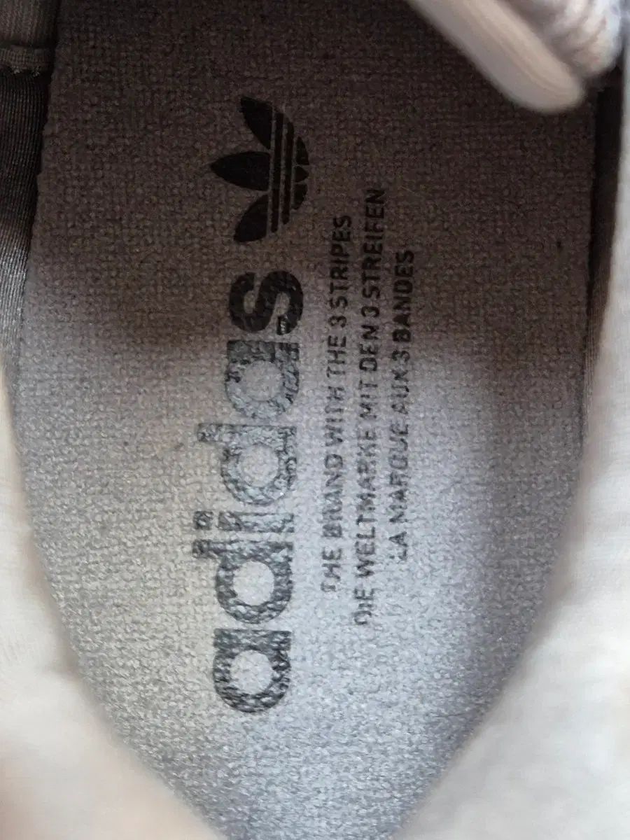 アディダス ZX 2K スニーカーです。グレー カラーで、サイズは270mmです。