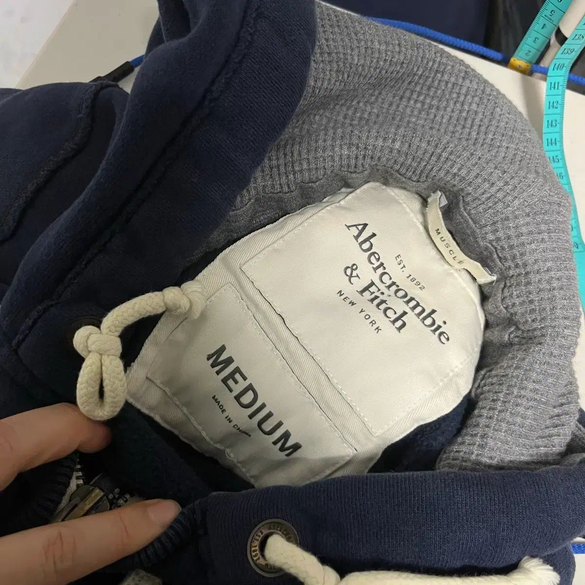 アバクロンビー ネイビー フードジップアップ m