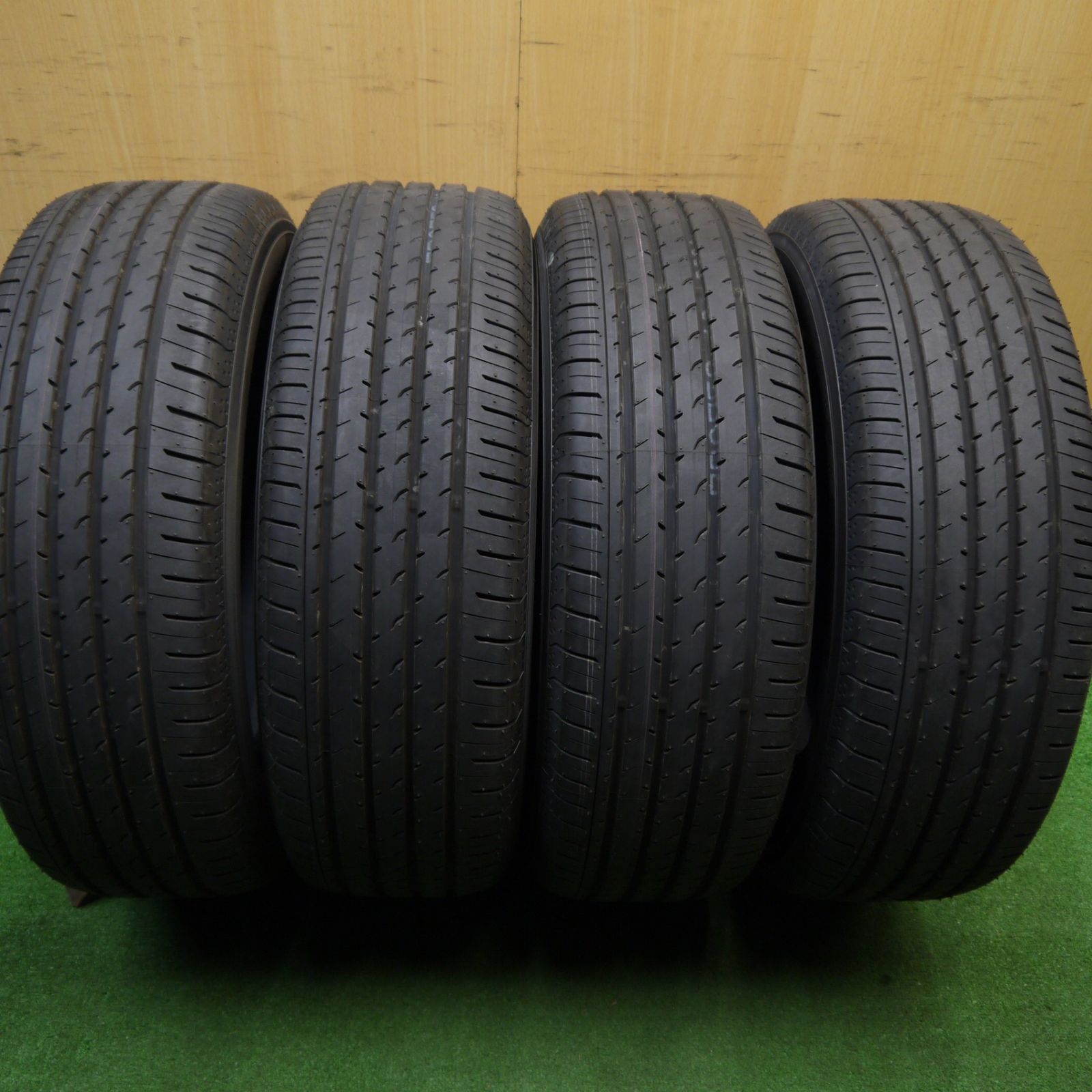 ヨコハマ ADVAN V03 アルファード ヴェルファイア 新車外し 225/65R17