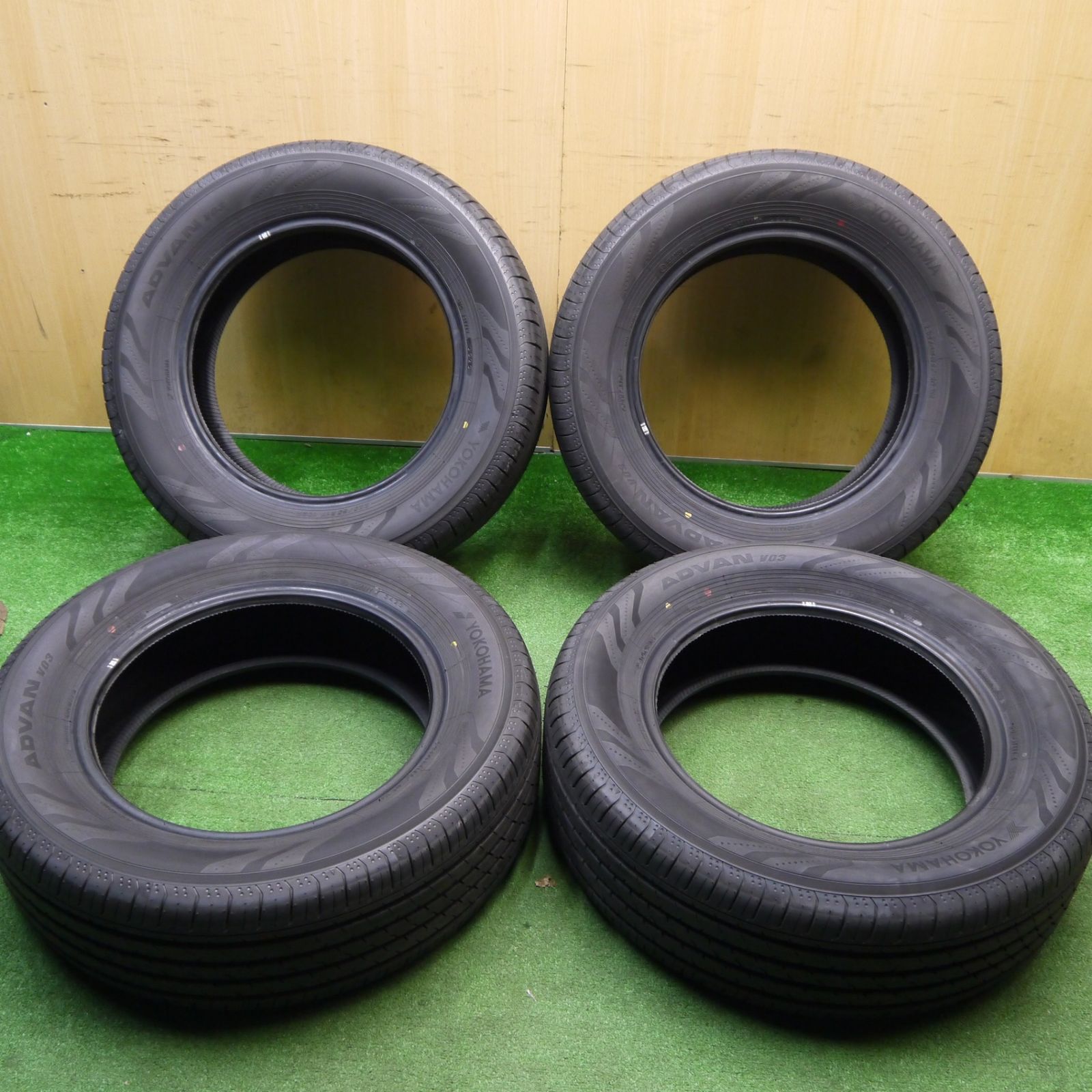 新車外し 25年 225 65 R 17 ヨコハマ アドバン V 03 タイヤ 17インチ 40系 アルファード ヴェルファイア 等 ノタ