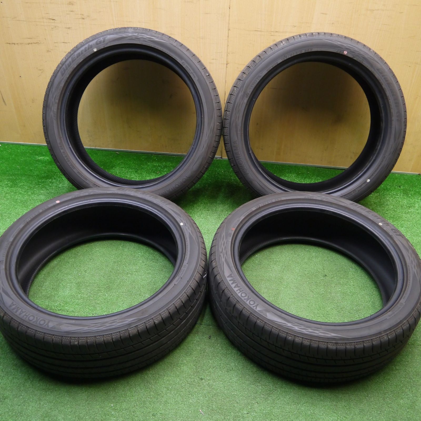 バリ溝 25年 9 5分 195 50 R 19 ヨコハマ BluEarth GT AE 51 ブルーアース タイヤ 19インチ 60系 プリウス ヤリスクロス カムリ 等 ノタ