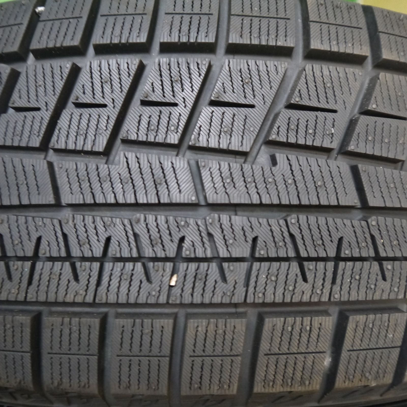  22年 スタッドレス 215 55 R 17 ヨコハマ アイスガード iG 60 タイヤ 17インチ セレナ ヤリスクロス ヴェゼル 等 スタ 17インチ スタッドレス