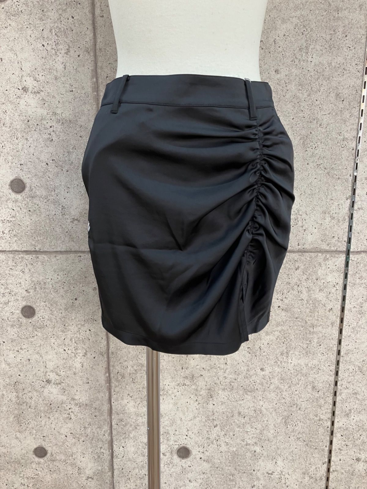 タグ付き GF 1 マスターバニーエディション MASTER BUNNY EDITION ゴルフウェア スカート ギャザー スリット有り ブラック 黒 光沢あり