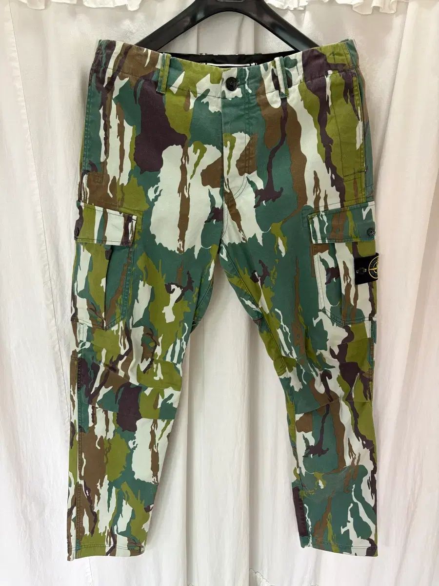 ストーンアイランド ウッドランド カモ パンツ