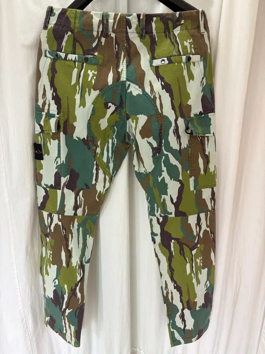 ストーンアイランド ウッドランド カモ パンツ