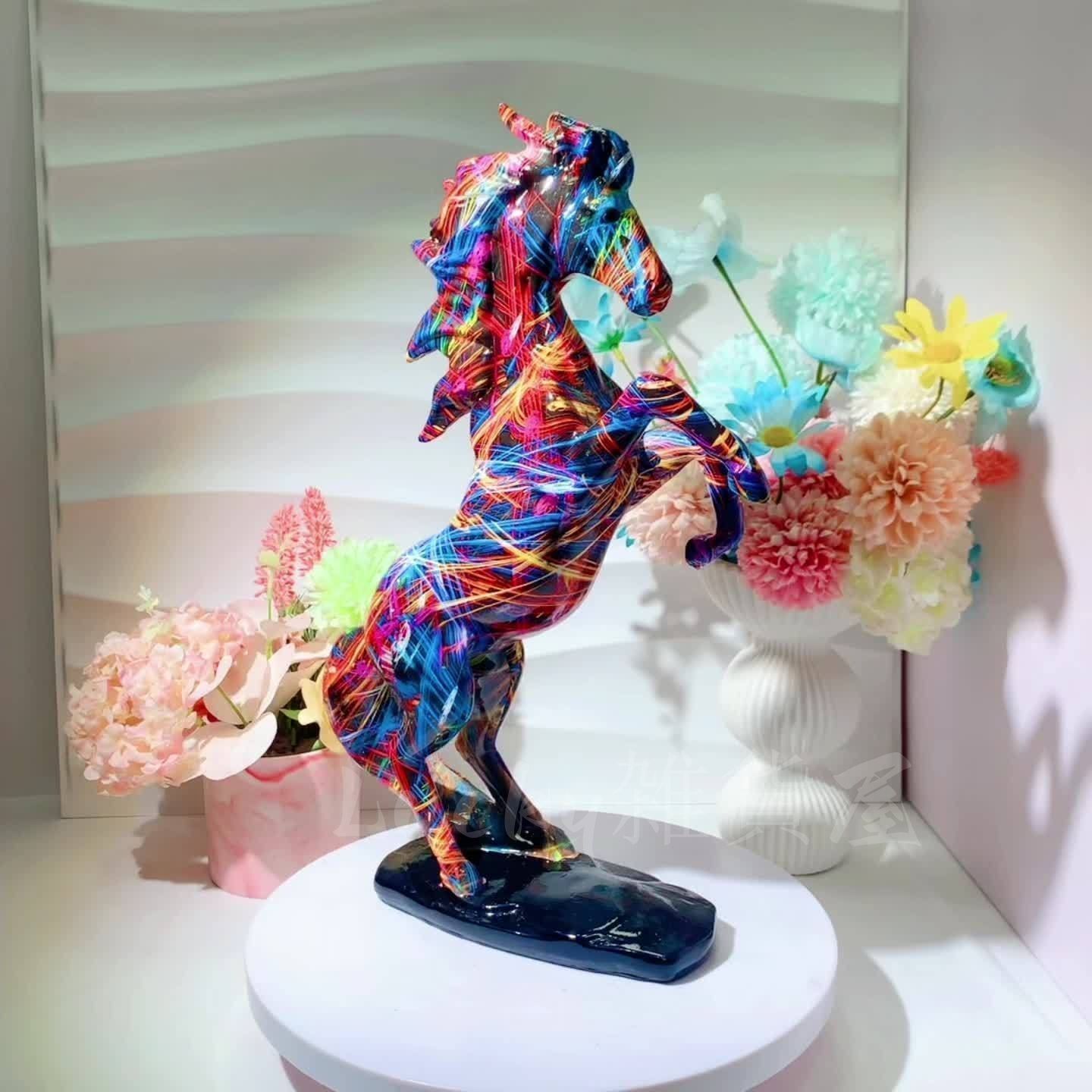 新品・未使用】ホース 馬 置物 オブジェ インテリア カラフル デザイン
