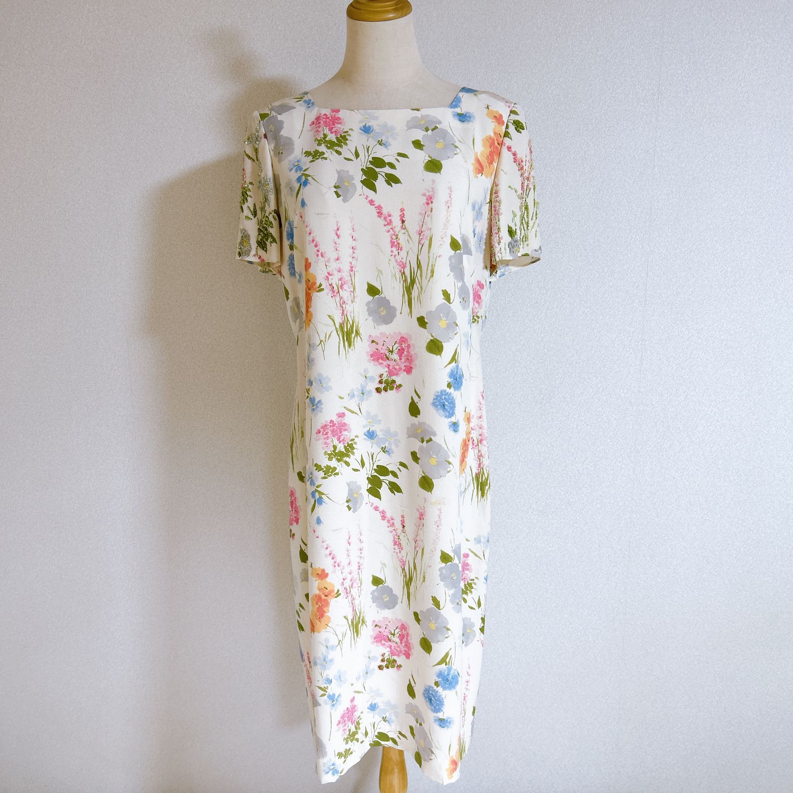 AKRIS アクリス 皇室御用達 ワンピース 夏 半袖 裏地付き シルク 花柄 ビーズ レディース 管理番号