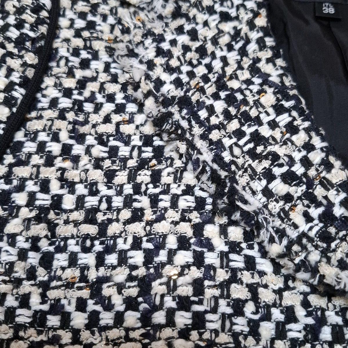 - 白×黒×マルチ