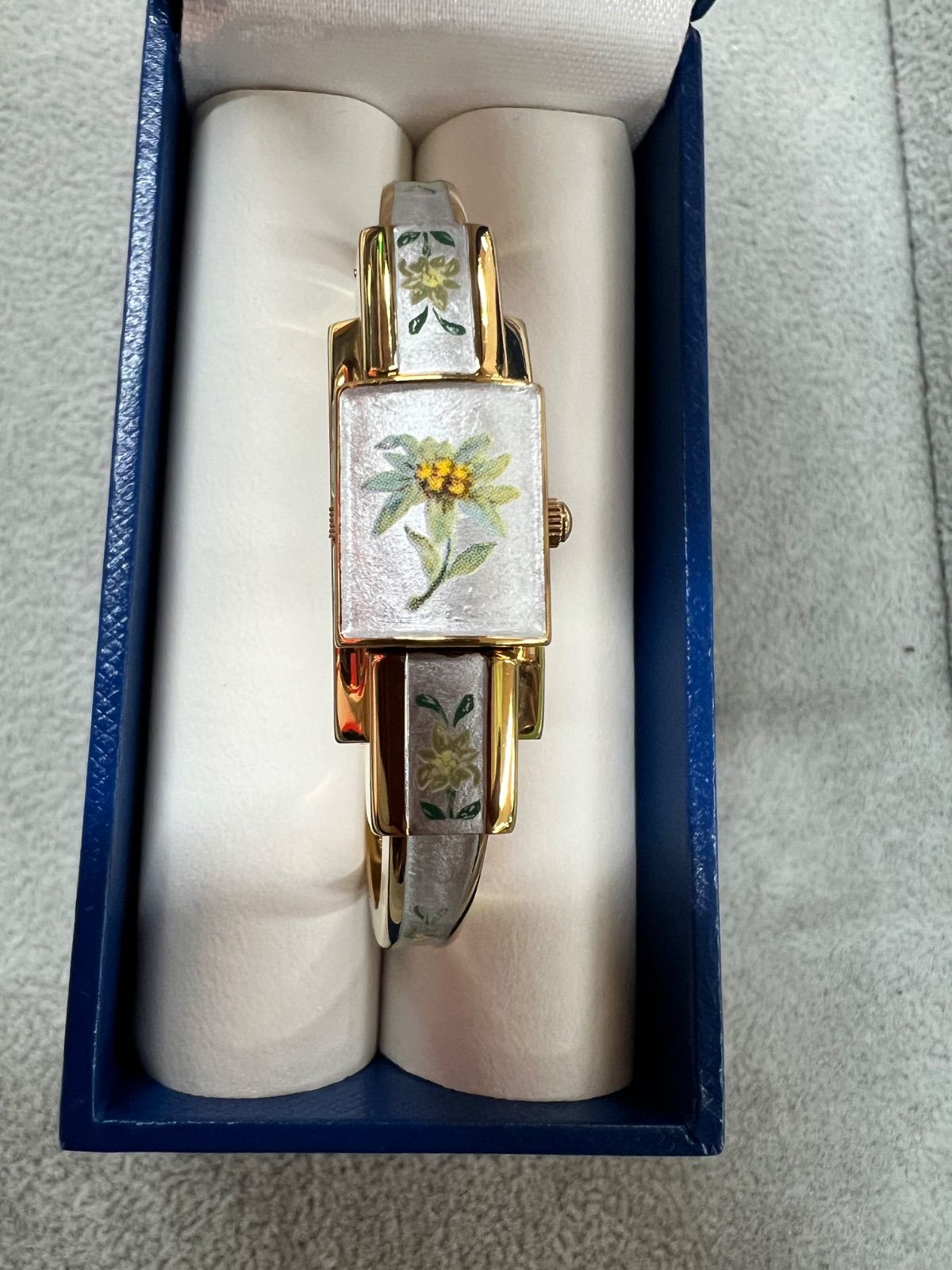 美品】ANDRE MOUCHE ショップ フラワーデザイン バングルウォッチ 極美