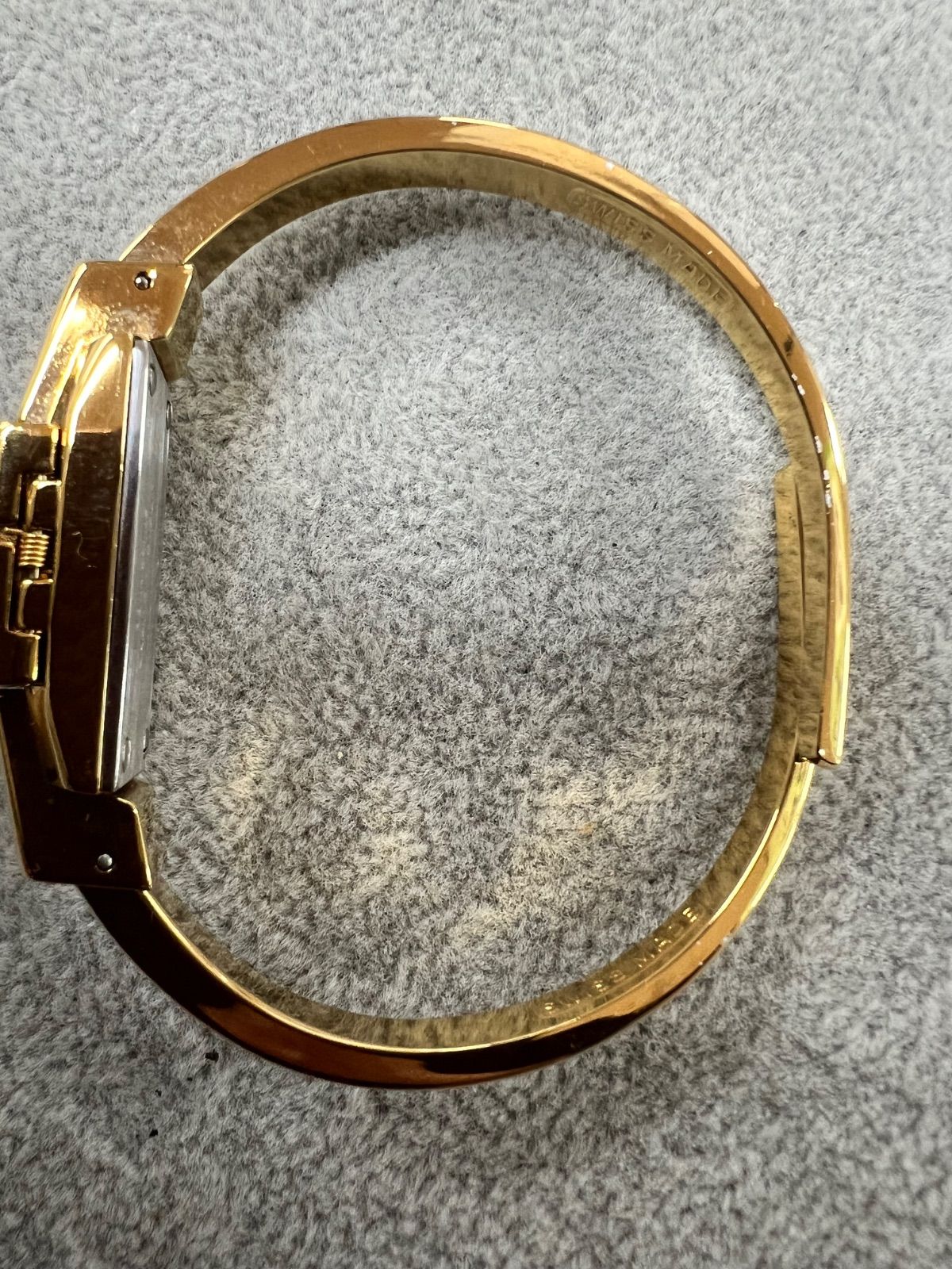 フラワーデザイン バングルウォッチ