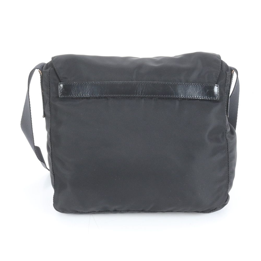 トライアングルロゴ レザー