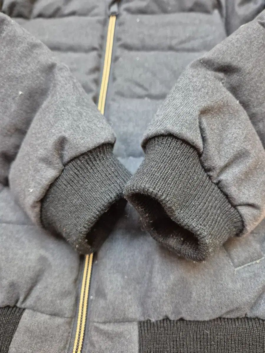 Bonpoint キッズ ダウン アウターです 表地はポリエステル で