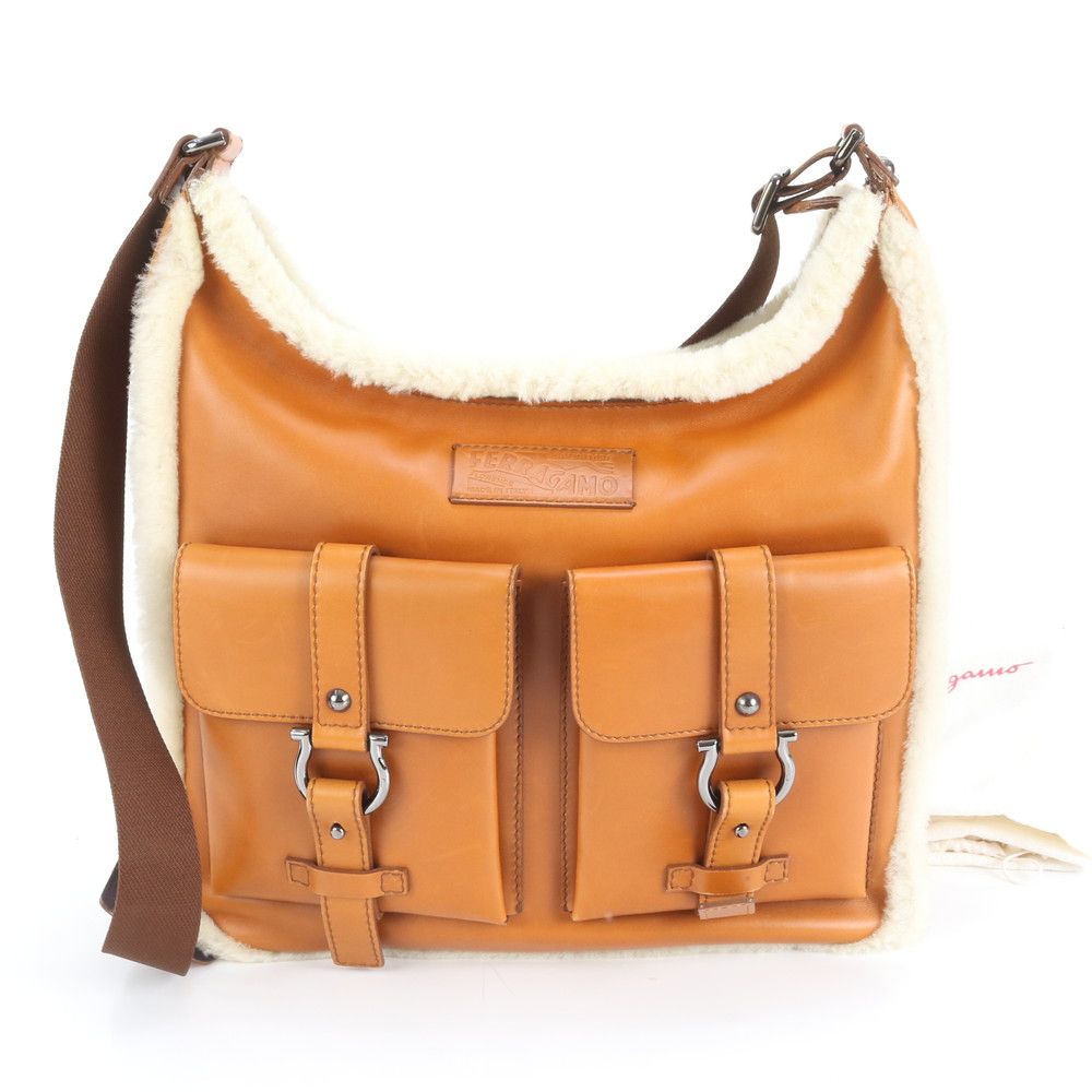 サルヴァトーレフェラガモ ガンチーニ ムートン ショルダーバッグ 斜め掛け メッセンジャー メンズ レディース EUM DD 7 10