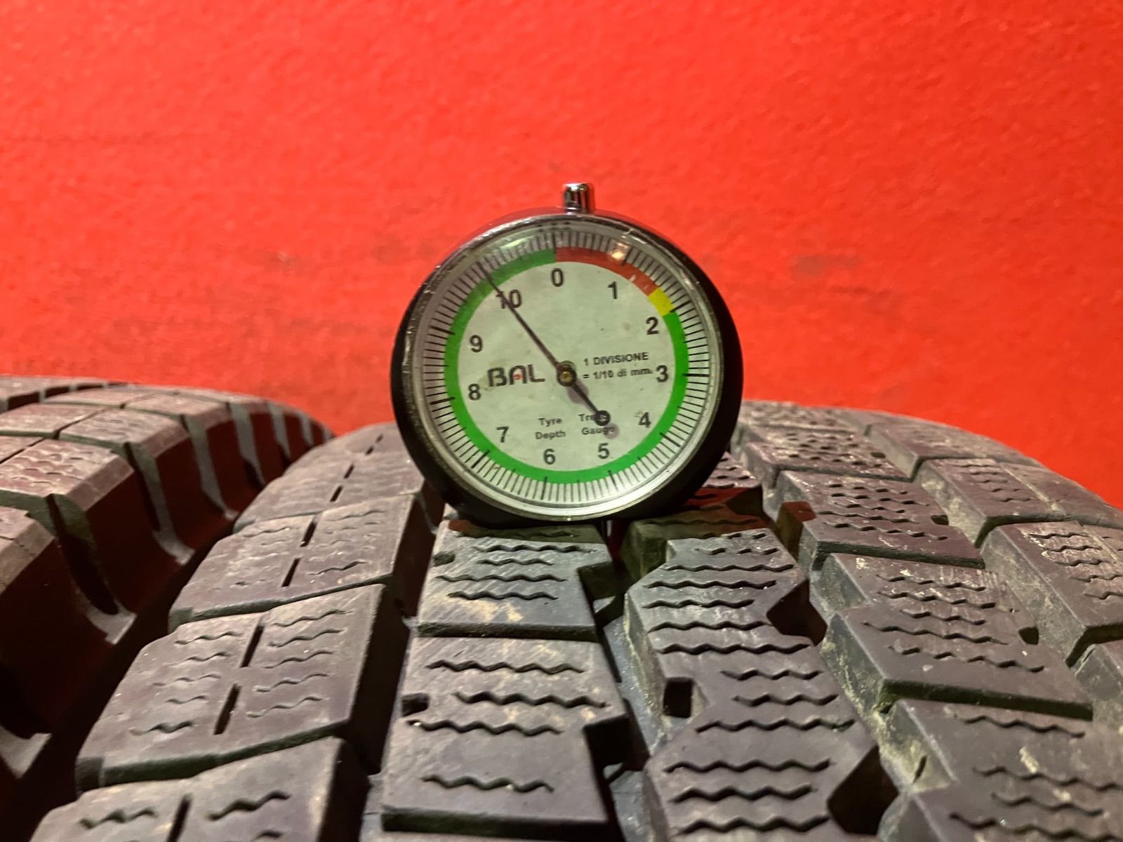 新車外し トラックスタッドレスタイヤ 195 85 R 15 113 111 L DUNLOP LT 03 6本SET