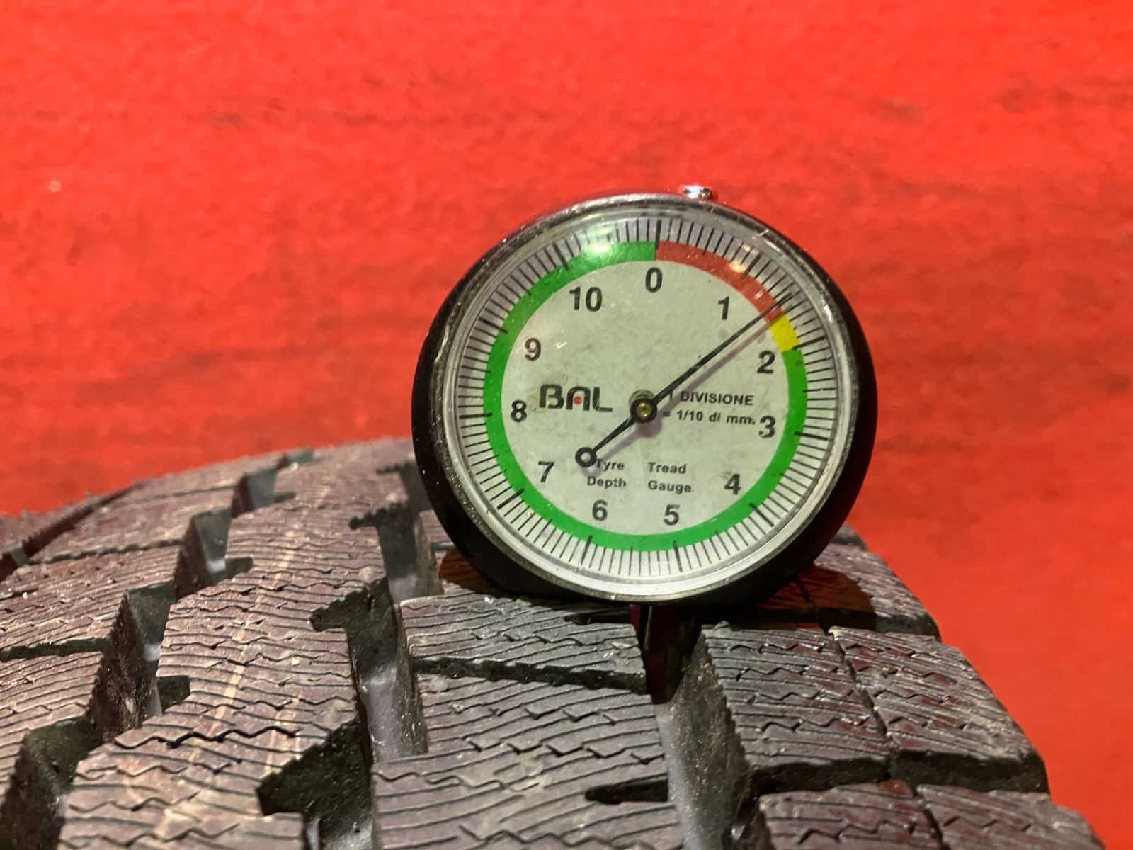 スタッドレスタイヤ 195 70 R 15 106 104 L DUNLOP SV 01 2本SET