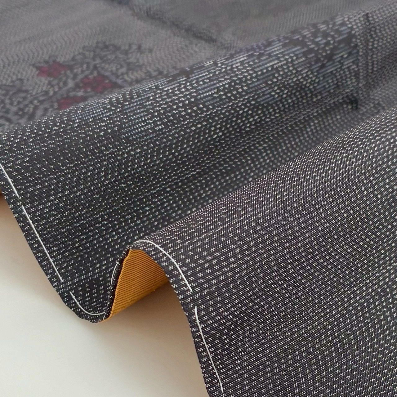 本場大島紬 裄67.5 正絹 泥染め 横双 美しい絣 しつけ糸 ほていや 袷