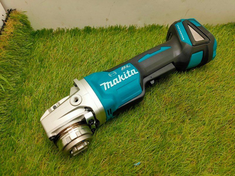 マキタ Makita 100ｍｍ充電式ディスクグラインダ 18 V 6 Ah バッテリ2本 充電器 ケース付
