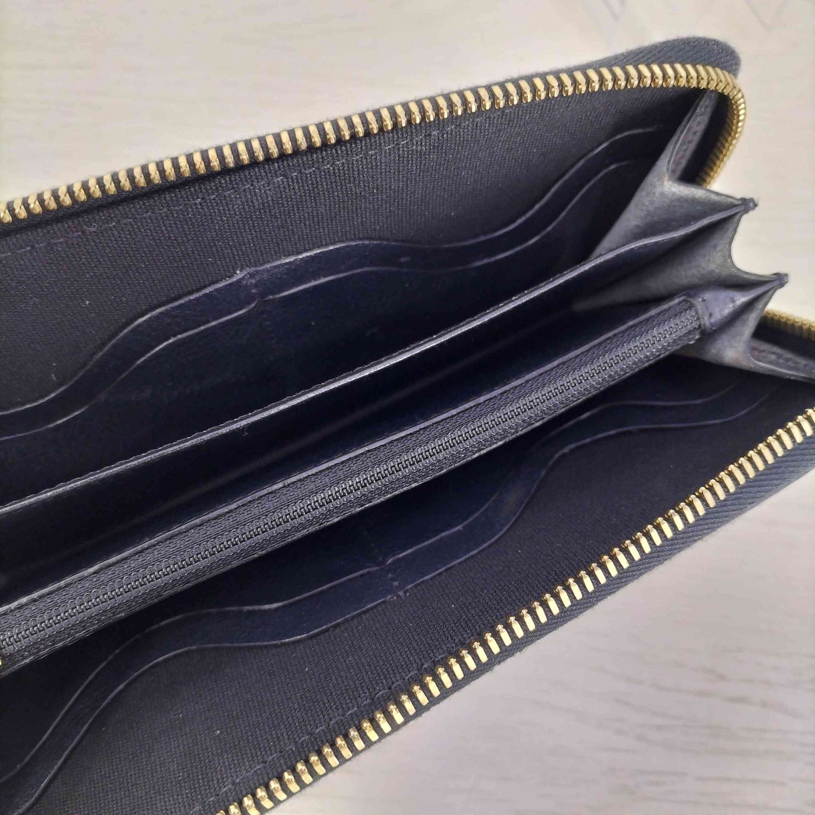 イルビゾンテ IL BISONTE ジップアラウンド ロングウォレット