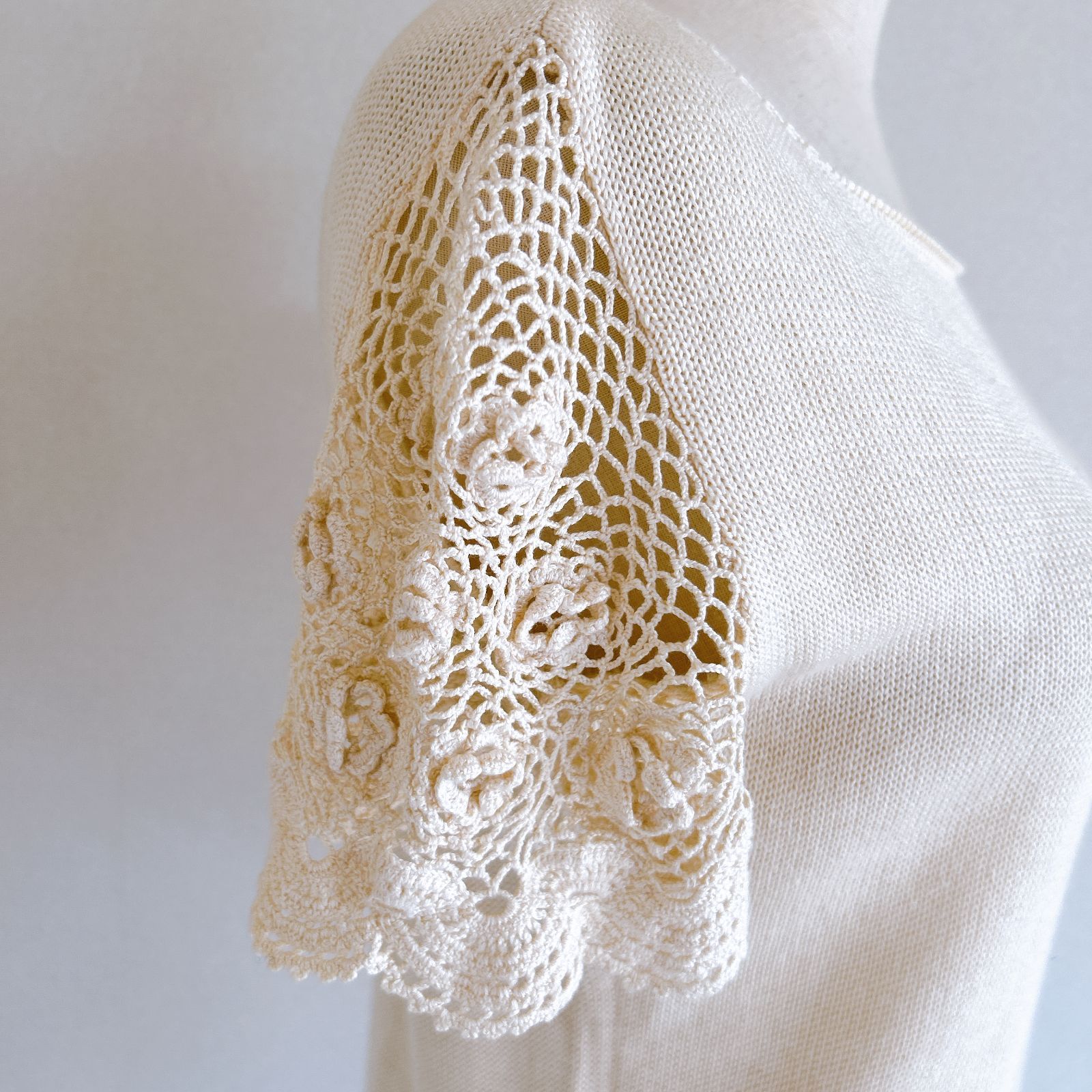 ヴァレンティノ トップス