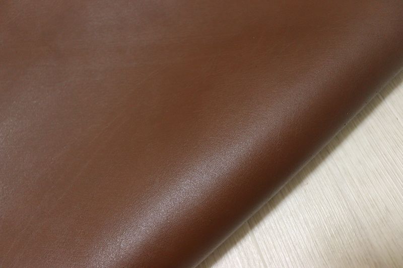 ヴァンダイクブラウン 200 ds ヌメ革 牛革 イタリア レザー スムース加工 はぎれ 一枚革 レザークラフト 革 皮 本革 diy 生地 材料