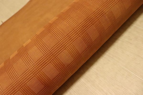TAN 166 ds ヌメ革 ショルダーレザー 牛革 イタリア レザー チェック型押し はぎれ 一枚革 レザークラフト 革 皮 本革 diy 生地 材料