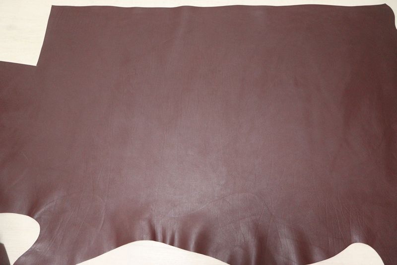 ワインレッド 140 ds ヌメ革 牛革 イタリア レザー スムース加工 はぎれ 一枚革 レザークラフト 革 皮 本革 diy 生地 材料