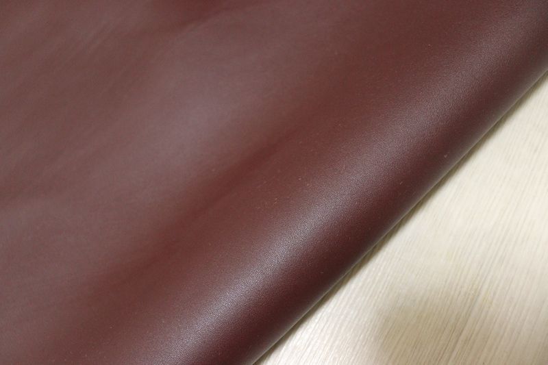 ワインレッド 140 ds ヌメ革 牛革 イタリア レザー スムース加工 はぎれ 一枚革 レザークラフト 革 皮 本革 diy 生地 材料