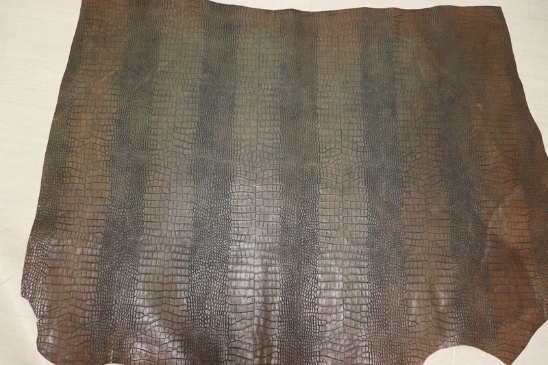カーキ 129 ds ヌメ革 ショルダーレザー 牛革 イタリア レザー クロコ型押し はぎれ 一枚革 レザークラフト 革 皮 本革 diy 生地 材料