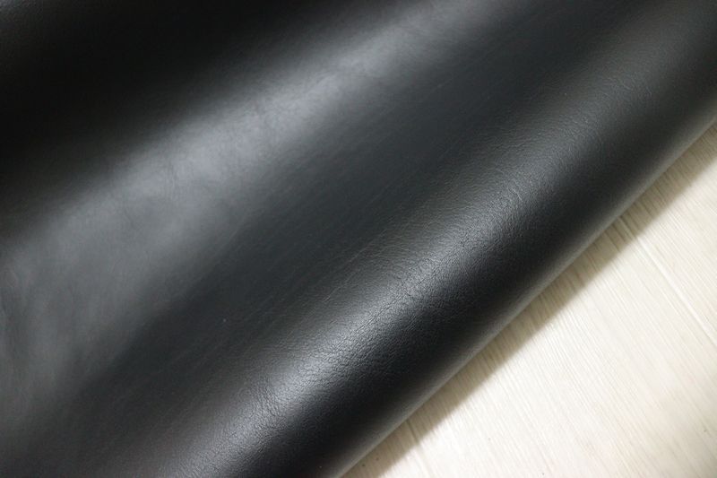 ブラック 208 ds ヌメ革 牛革 イタリア レザー スムース加工 はぎれ 一枚革 レザークラフト 革 皮 本革 diy 生地 材料