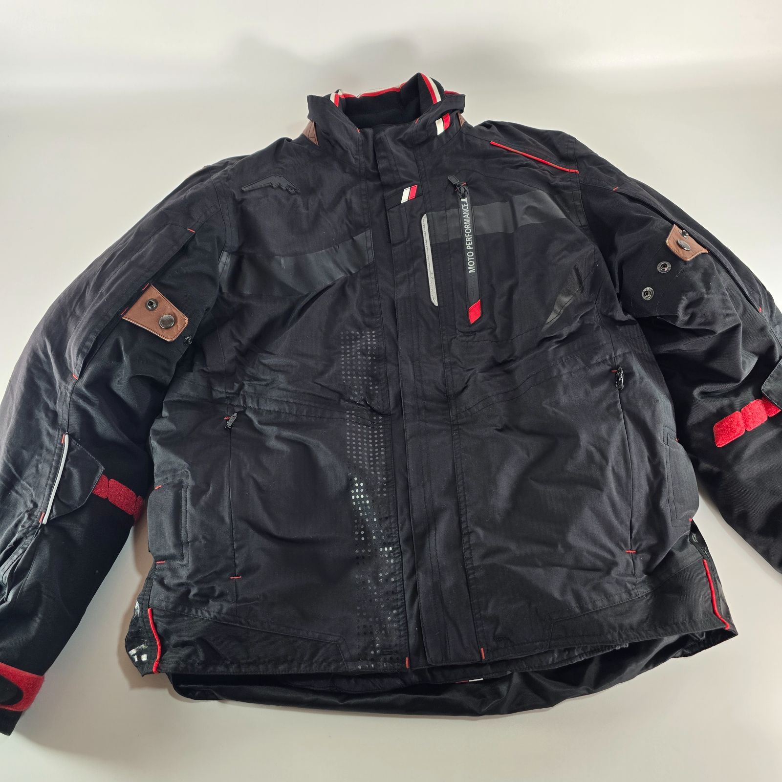 【メルカリ祭　限定値下げ中】クシタニ　アロフトジャケット　グレー　Mサイズ アロフトフードジャケット M クシタニ クシタニ KUSHITANI ブラック