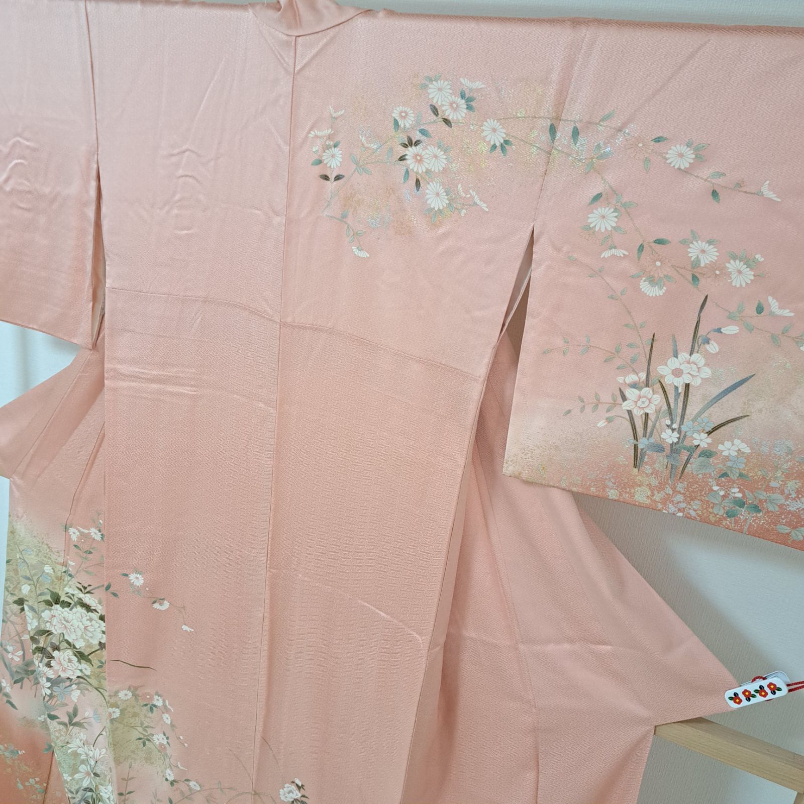 訪問着】裄69.5 身丈165 袖50 正絹 袷 紗綾形地紋入りピンク系色地に