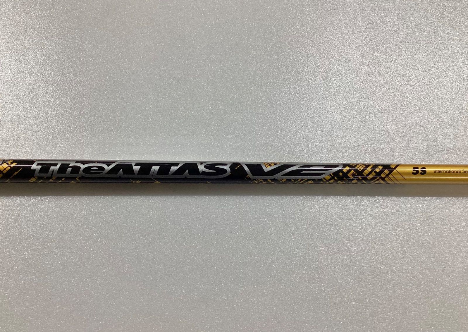 テーラーメイド 互換スリーブ付きシャフト USTマミヤ ジ アッタス V 2 ゴールドバージョン 5 S 45 0インチ 右打ち用 ネジ付き