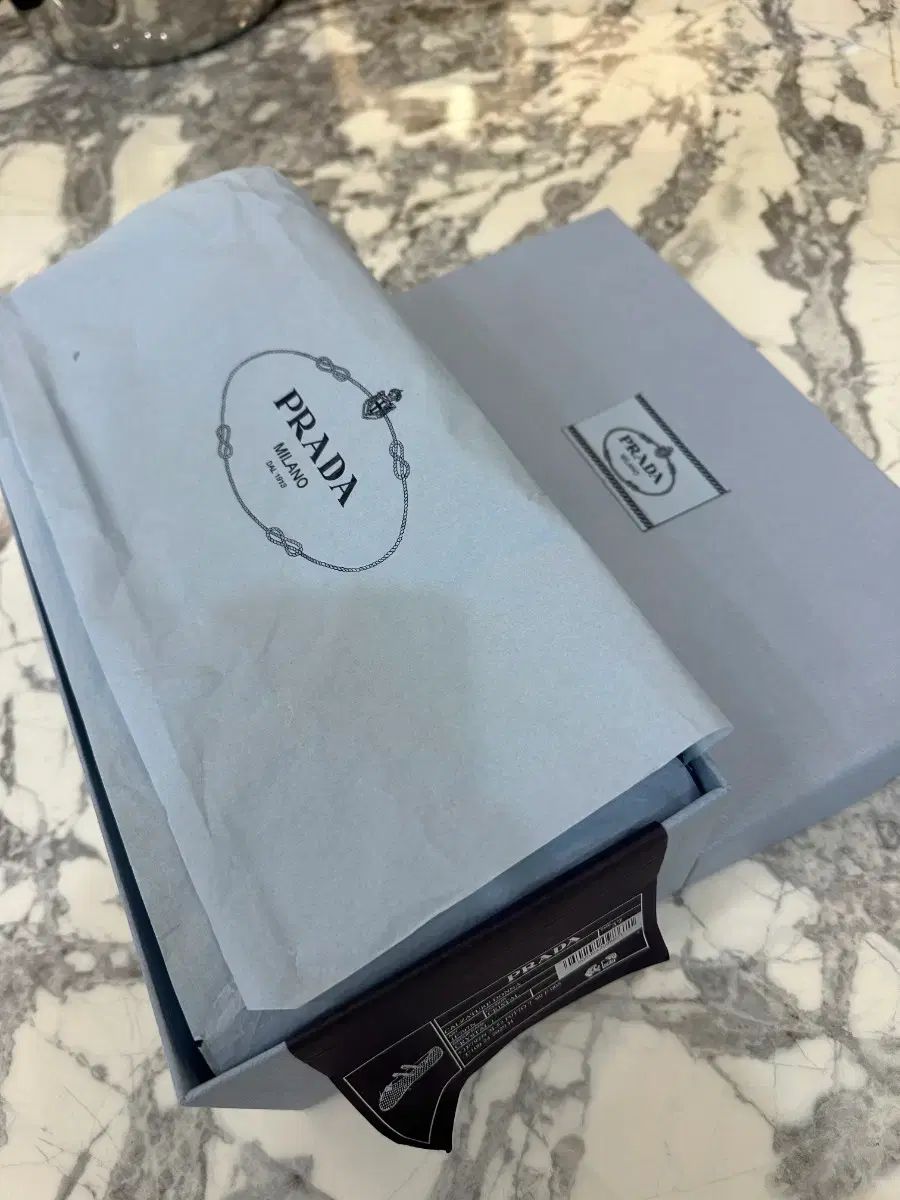 プラダ スウェード