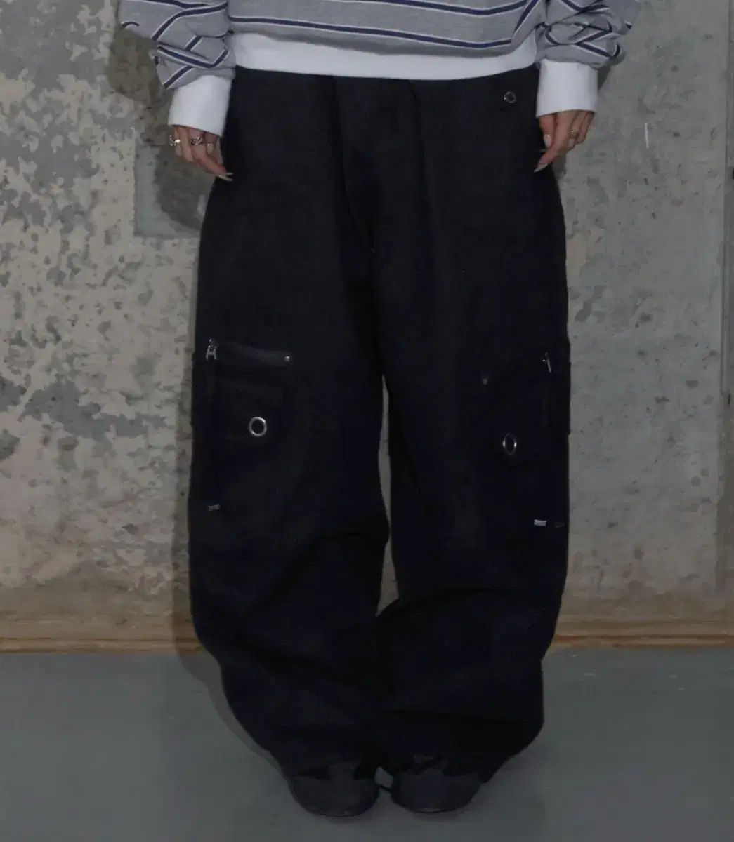 MUSINSA ファンシークラブ クロス ポケット カーゴ パンツ