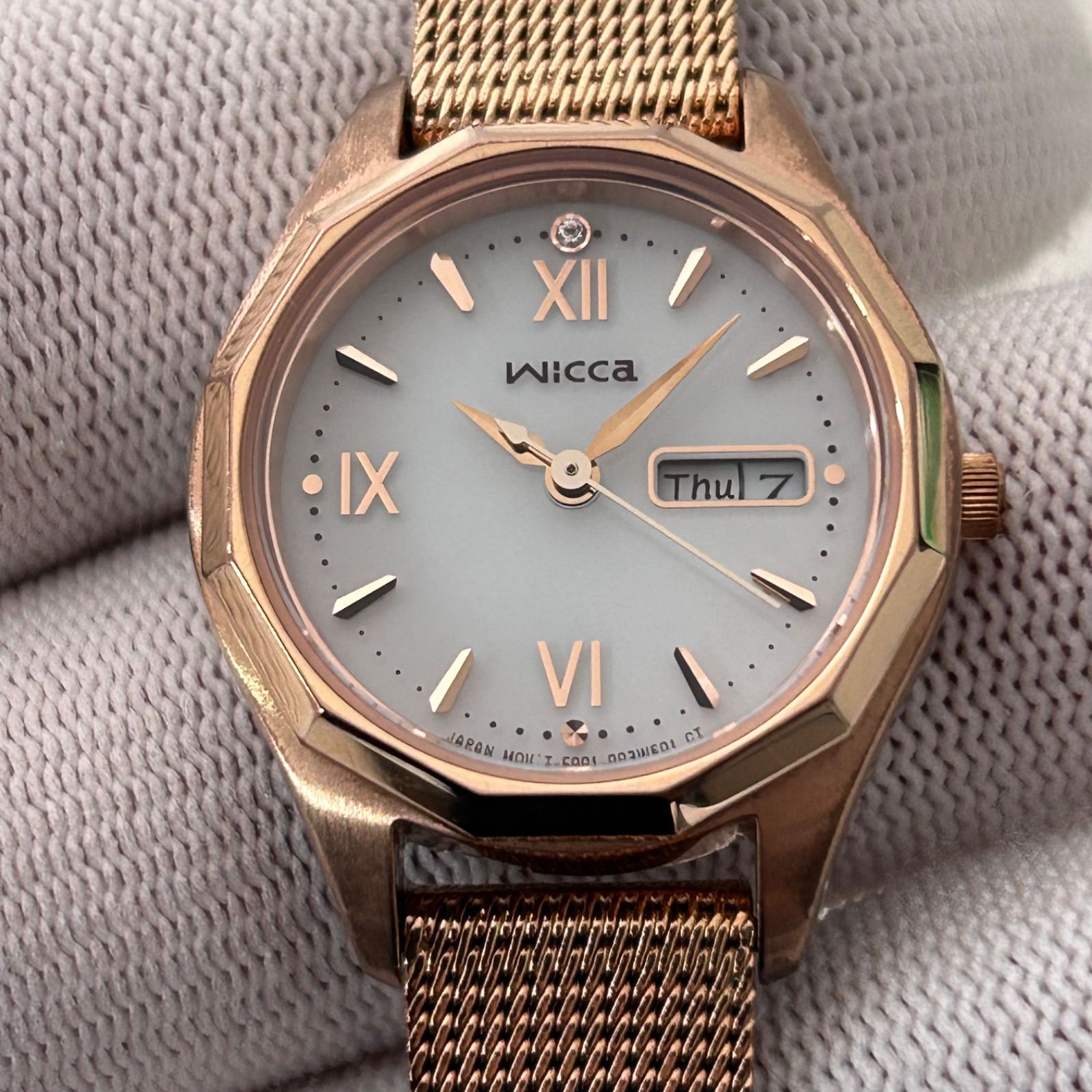 CITIZEN シチズン ウィッカ E001 ソーラーウォッチ 腕時計