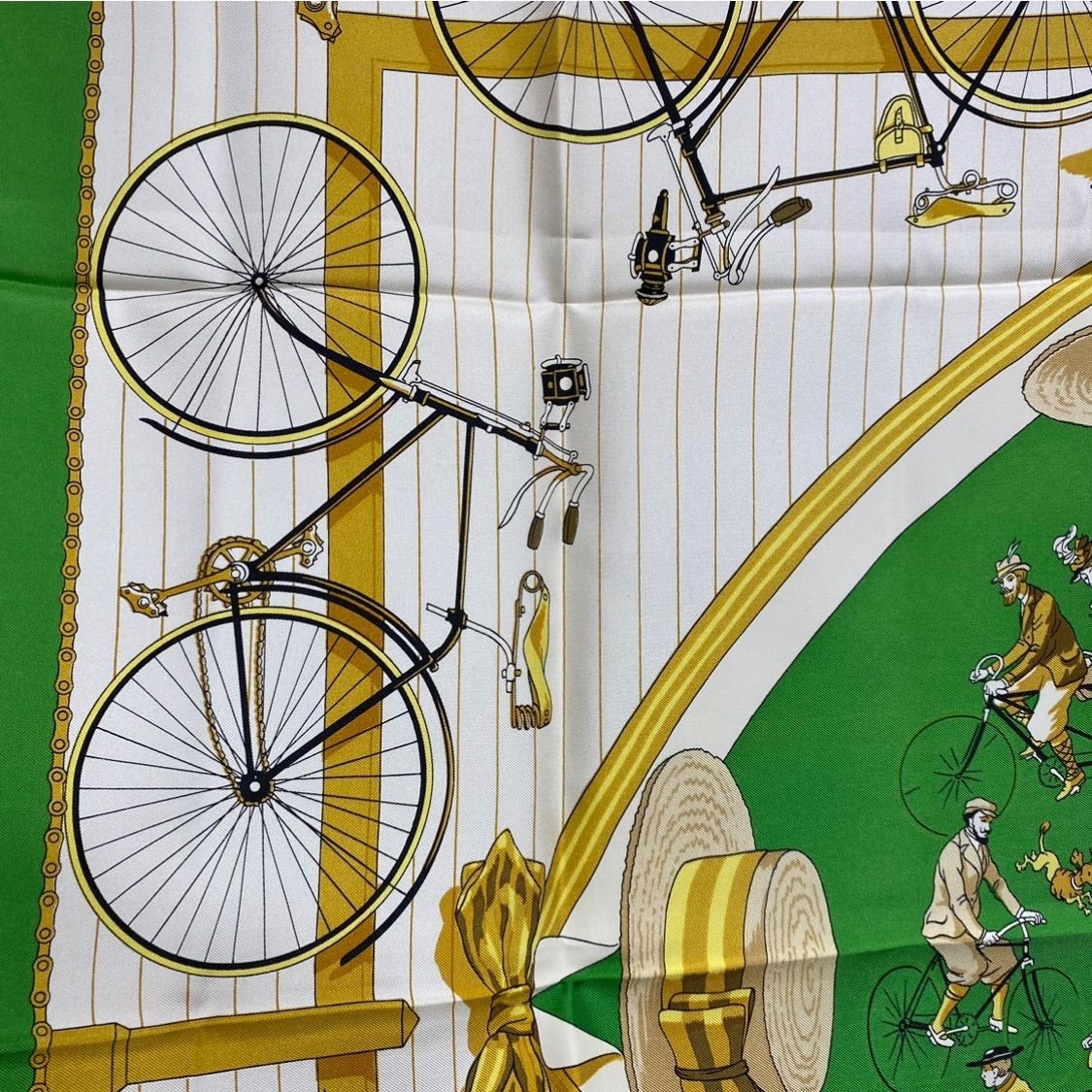 エルメス カレ90 LES BECANES シルクスカーフ 自転車 グリーン HERMES
