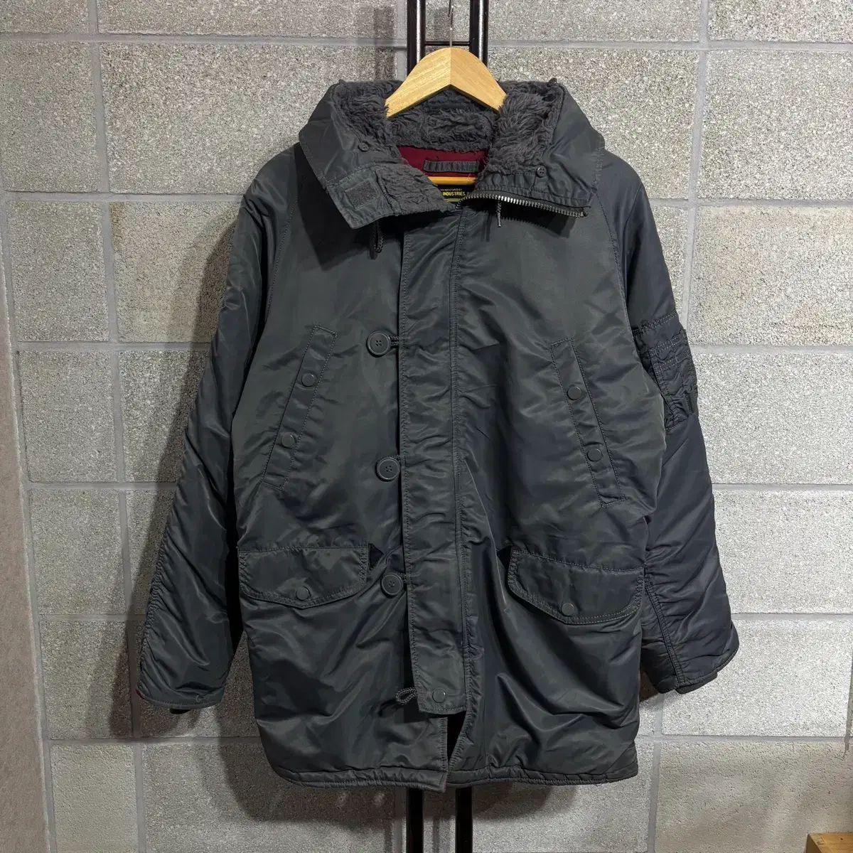 アルファ インダストリーズ N-3B パイロットジャンパー ダウン