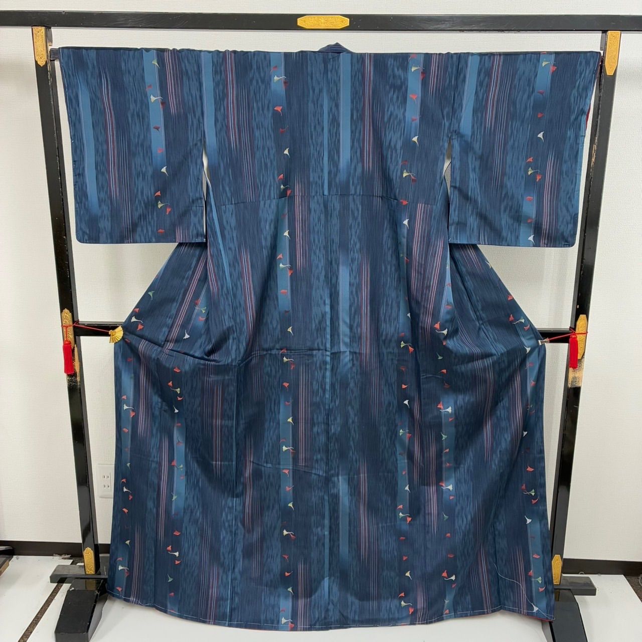 n*i様 本場縞大島紬 染め大島 裄67 更紗文 ガード加工 着物 正絹 A-0 n*i様 本場縞大島紬 染め大島 裄67 更紗文 ガード加工 着物 正絹 A-0 n