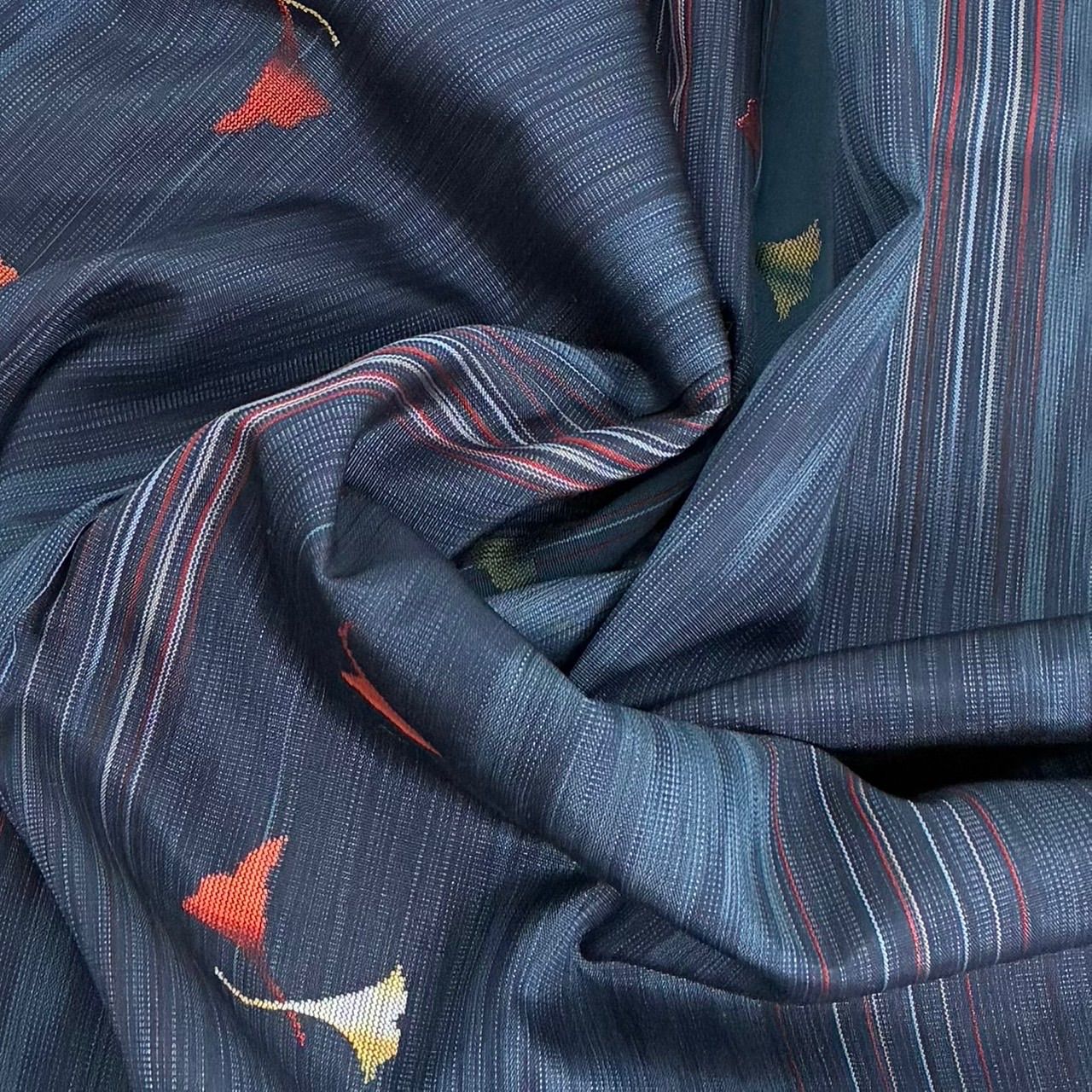 大島紬 裄67.5 縞に銀杏に織り出し 正絹 着物 MK-2127 - メルカリ