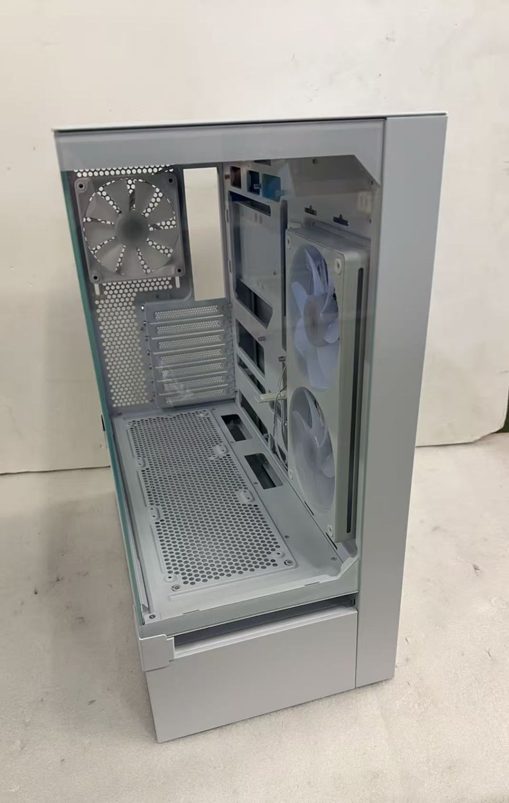 White 革新的なCFV