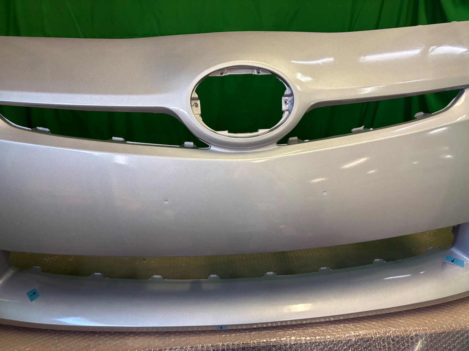 TOYOTA 30系プリウス/30プリウス前期 フロントバンパー/シルバー（訳