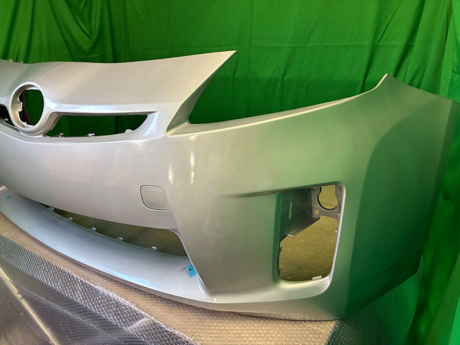 TOYOTA 30系プリウス/30プリウス前期 フロントバンパー/シルバー（訳