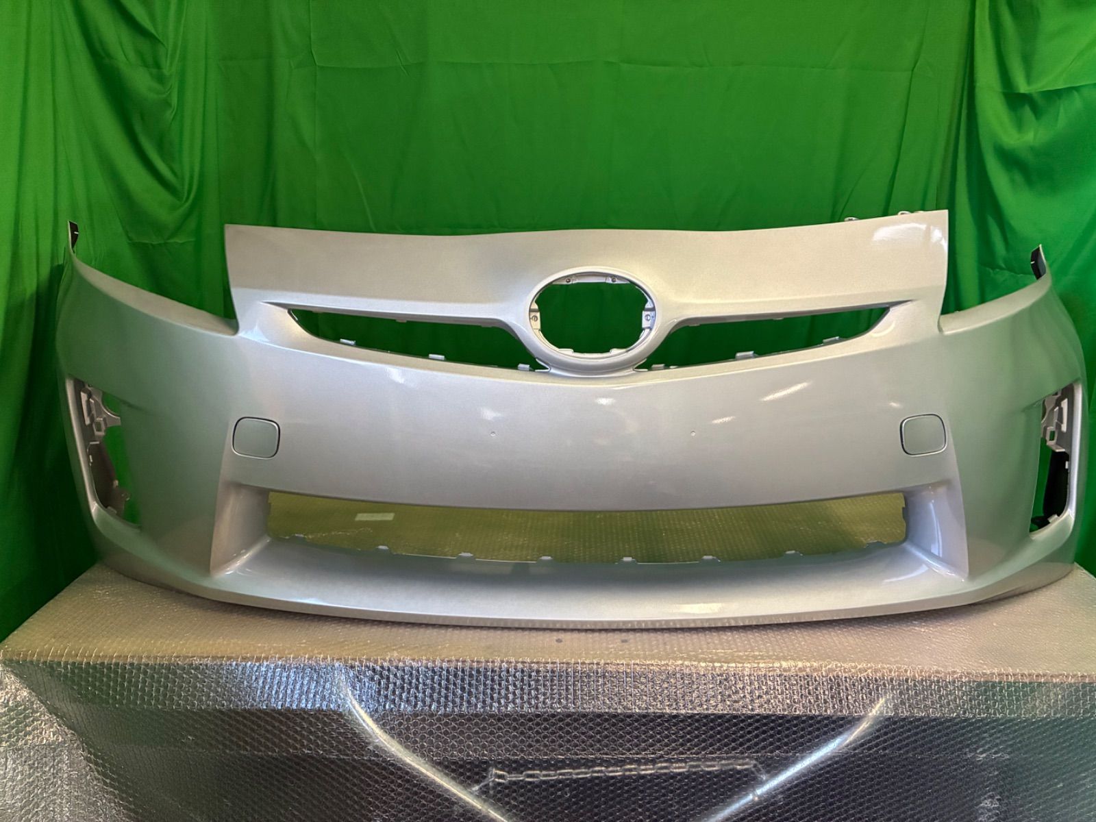 TOYOTA 30系プリウス/30プリウス前期 フロントバンパー/シルバー（訳