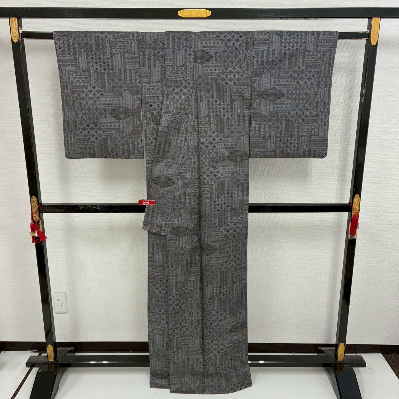 大島紬 正絹 幾何学 粋な絣 袷 着物 MK-2121 - メルカリ