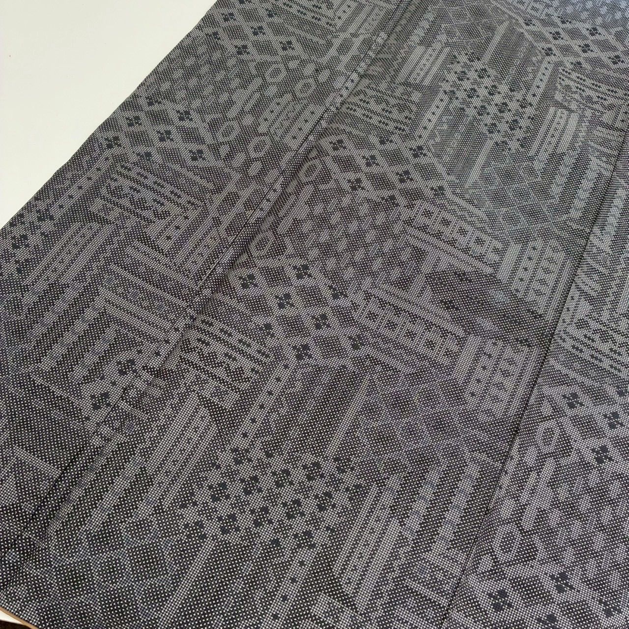 大島紬 正絹 幾何学 粋な絣 袷 着物 MK-2121 - メルカリ